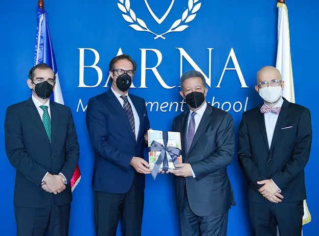 Barna Management School recibió la visita del ex presidente Leonel Fernández