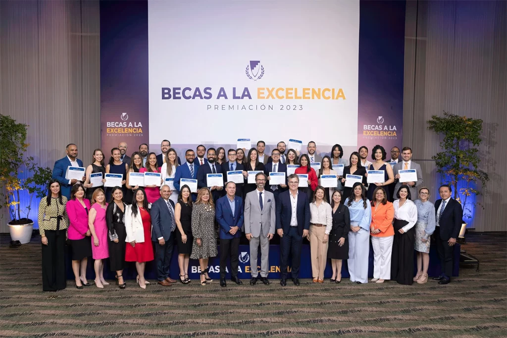 Barna hace entrega de 30 Becas a la Excelencia para MBA