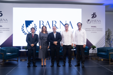 BARNA y el expresidente de Colombia Ivan Duque Marquez llevan a cabo exitosa conferencia panel sobre liderazgo en tiempos de adversidad en la ciudad de Santiago