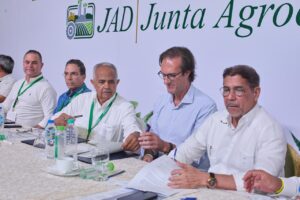 Foto firma acuerdo BARNA JAD 2